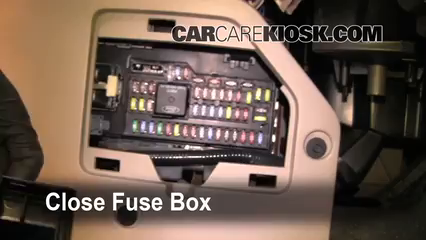 Control de fusible interior en Ford Escape 2005-2012 - 2009 Ford Escape